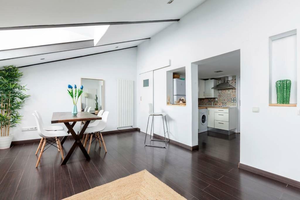 Modern Top Floor Loft At Malasana'S Heart Мадрид Екстериор снимка
