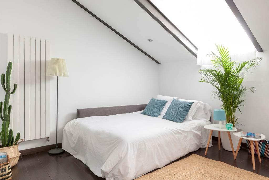 Modern Top Floor Loft At Malasana'S Heart Мадрид Екстериор снимка